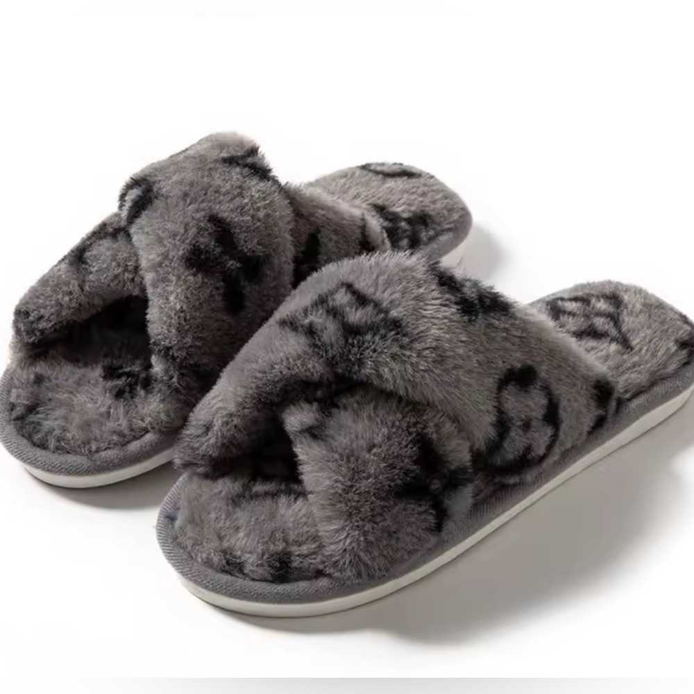 NEW Le Fleur Monogram Fluffy Slippers - Picture 4 of 6
